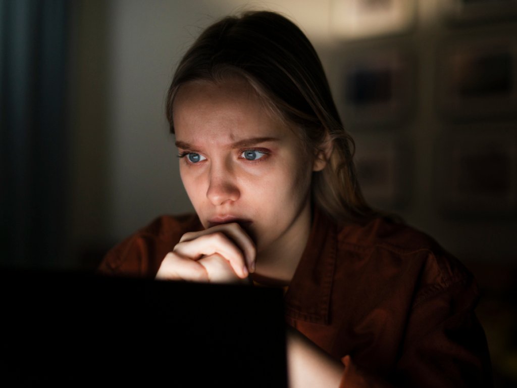 Violencia ONLINE contra las mujeres y niñas